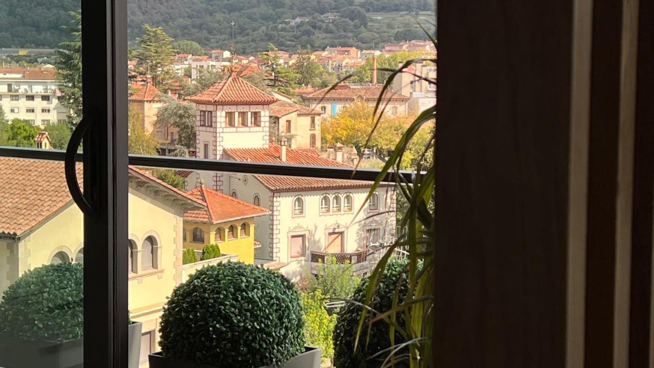 Apartament Atico De Diseno Con Terraza En El Centro De Olot Zewnętrze zdjęcie