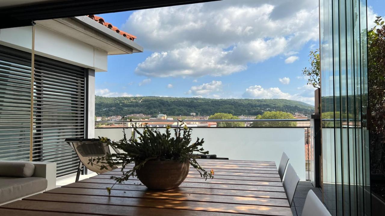 Apartament Atico De Diseno Con Terraza En El Centro De Olot Zewnętrze zdjęcie